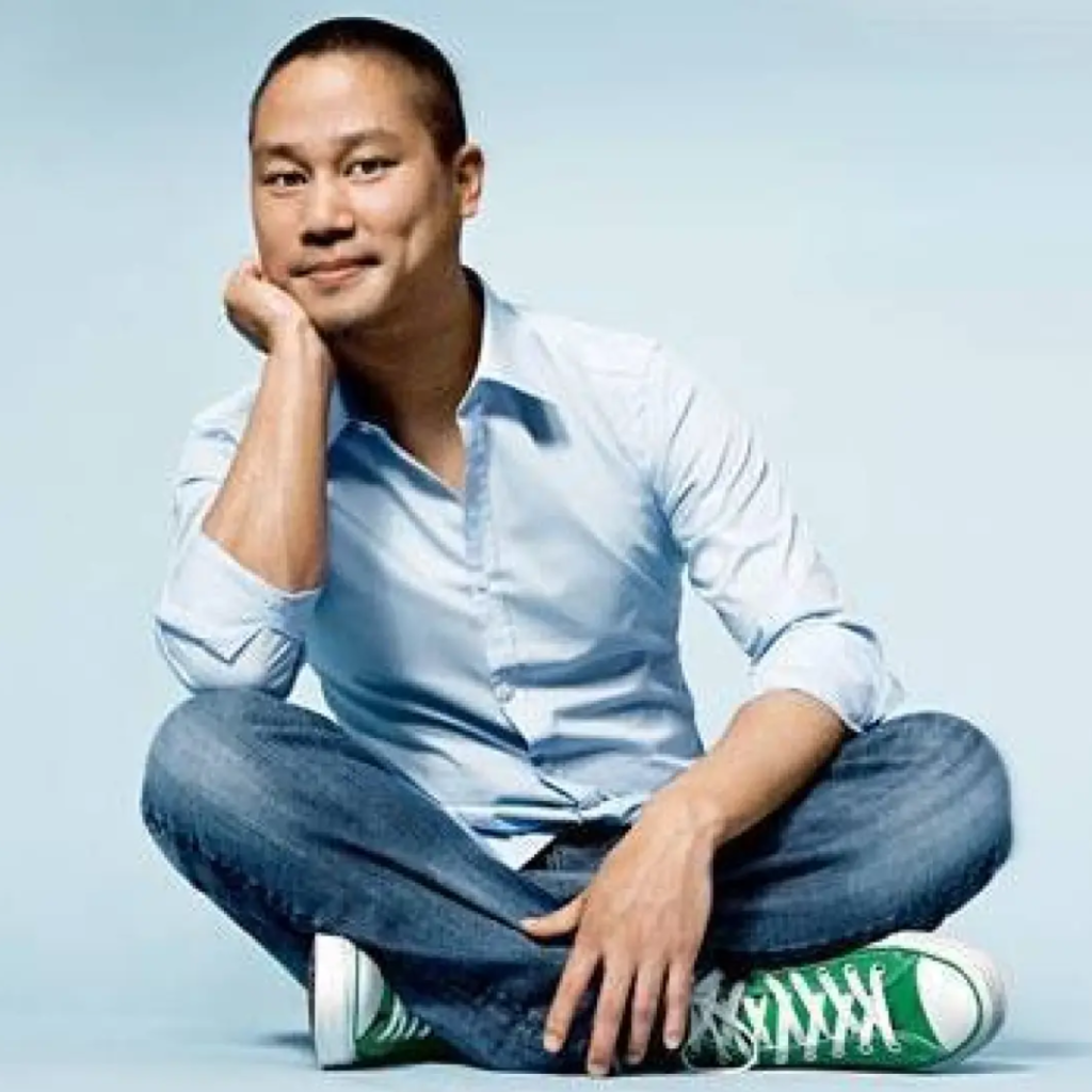 Tony Hsieh, fundador de Zappos con una frase de recursos humanos