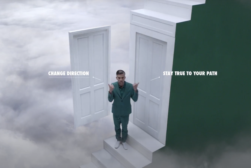 Imagen que representa el camino de la experiencia del candidato del video de la campaña Go Places de Heineken.